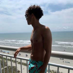 Meet your Posher, Farris